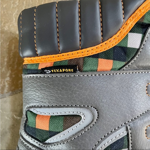 Jack Wolfskin•6•Waterproof~Warmly Insulated•Toggled Drawcord Closure•Lightweight - Picture 2 of 16